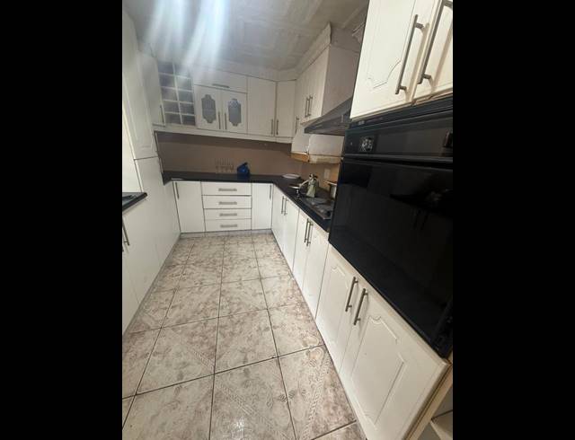 4 BEDROOM HOUSE FOR SALE IN UMLAZI BB